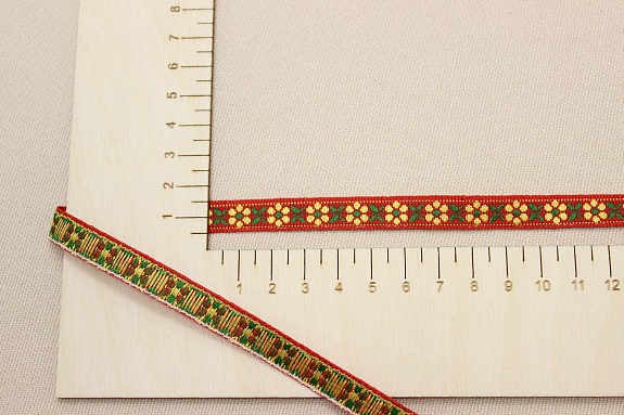 Жак.лента 9мм Желто-зеленые цветочки на красном