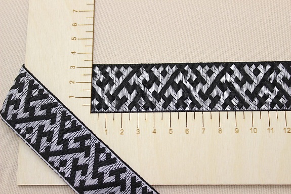 Жак.лента 32мм Белый славянский оберег на черном