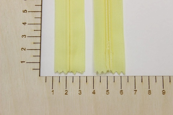 Молния потайная н/р цв.нежно-желтый, 50см, нейлон