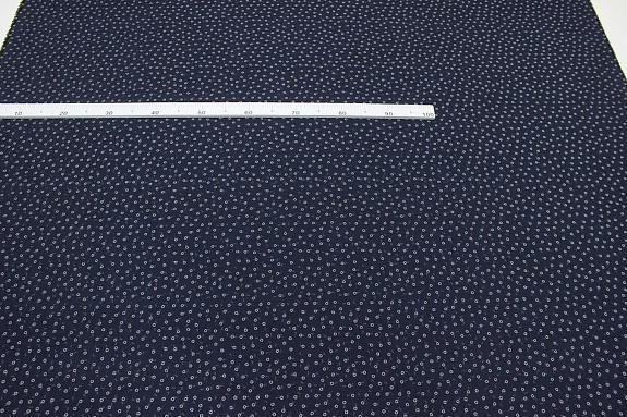 Плательный хлопок "Мелкие ромашки на чернильно-синем меланже", ш.1.5м, хл-80%, п/э-20%, 150гр/м.кв