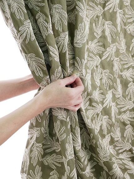 Полулен с вышитым рисунком "Дубовые листочки" цв.хаки, ш.1.35м(выш.часть1.2м), хл-50%, лен-50%