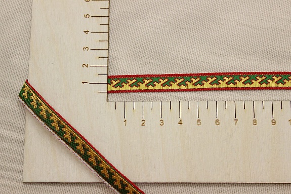 Жак.лента 10мм Желто-зеленый орнамент на красном#029429