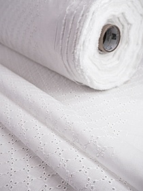 Шитье "Мелкие четырехлистники" цв.белый, ш.1.5м (выш.часть 1.39м), батист, хлопок 100%