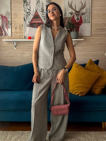 Костюм из шерсти в пепельно-сером цвете