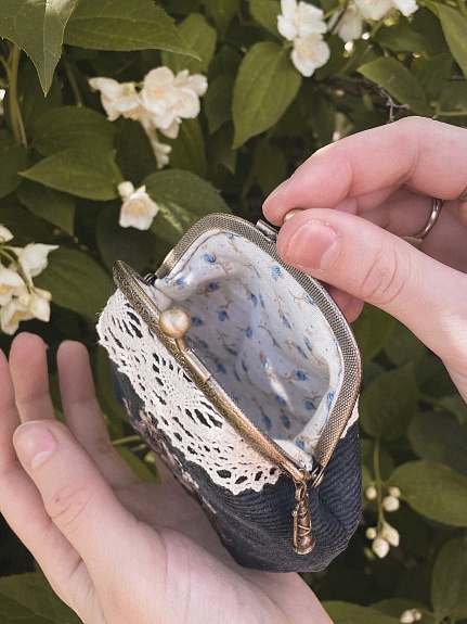 Кошелек с вышивкой в виде енота из микровельвета