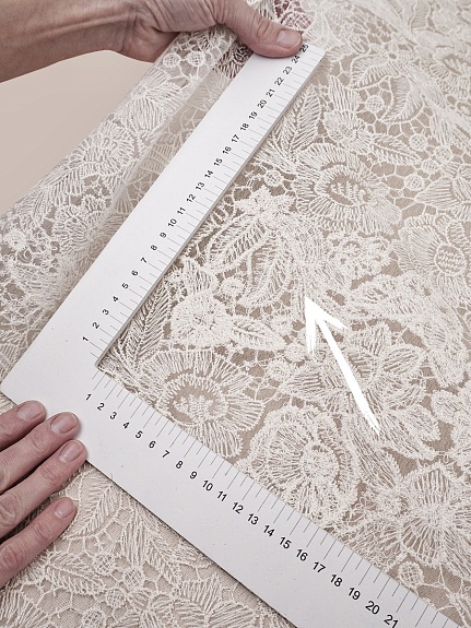 Кружевное полотно "Ажурный сад" (фестон с 2х ст.)  цв.кремовый, СОРТ2, ш.1.2м, хл-80%, нейлон-20%