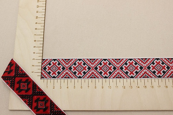 Жак.лента 32мм Красно-черный орнамент на белом, рис.9491/8