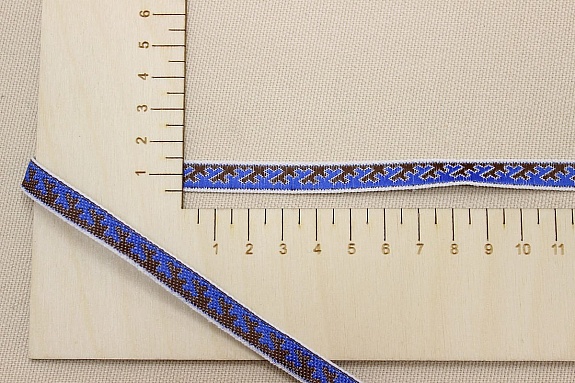 Жак.лента 10мм Васильково-коричневый орнамент на белом