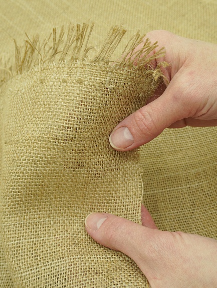 Мешковина повышенной  плотности, СОРТ2, ш.1.05м, джут-100%, 370гр/м.кв