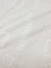 Шитье "Вышивка - пэчворк" цв.молочно-белый ш.1.5м (вышит.часть1.35м), батист, хлопок-100%, 80гр/м.кв