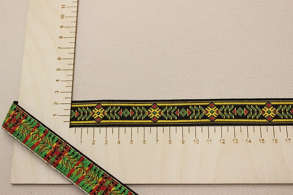 Жак.лента 23мм Темно-желтый/зеленый орнамент на черном