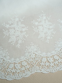 Шитье цв.молочно-белый (общая ширина 370мм, ширина вышивки 250мм), хлопок-100%, батист