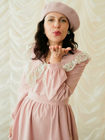 Платье из теплого хлопка в пыльном розово-бежевом цвете