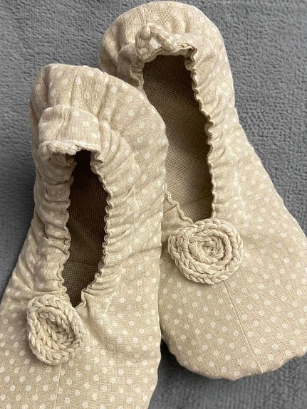 Тапочки из полульна "Мелкий белый горох (3мм)"