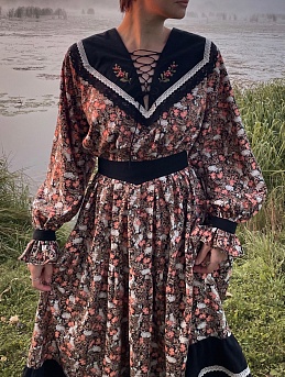 Платье из плательного хлопка (Digital) с вышивкой на воротнике