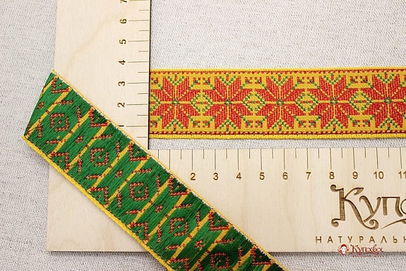 Жак.лента 32мм Красно-зеленая снежинка на желтом