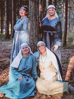 Костюмы сшитые вручную в народном историческом стиле из льна