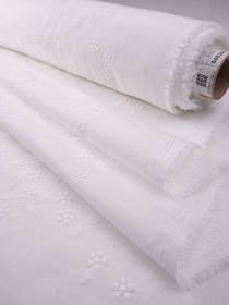 Шитье "Морозная вышивка", цв.молочно-белый, ш.1.5м (вышит.часть1.35м), батист, хлопок-100%, 80гр/м.кв