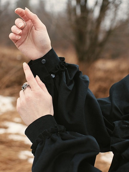 Платье из микровельвета в черно-зеленом цвете