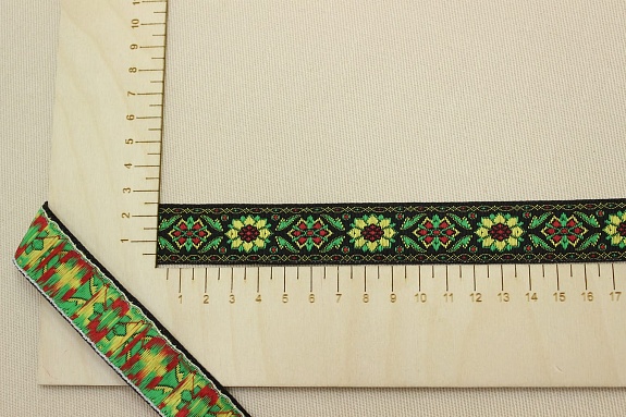 Жак.лента 24мм Желтый/зеленый цветочный орнамент на черном