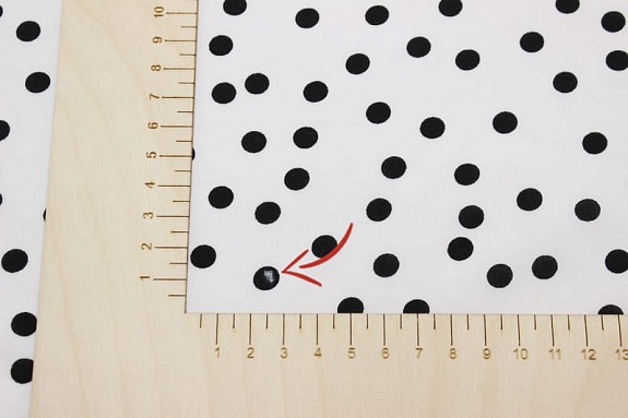 Штапель "Россыпь черного гороха (7мм)" цв.белый, СОРТ2, ш.1.43м, вискоза-100%, 90гр/м.кв