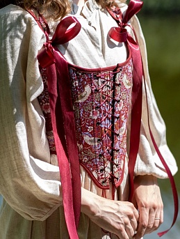 Корсет из интерьерного хлопка "Райские птички" цв.бордово-красный