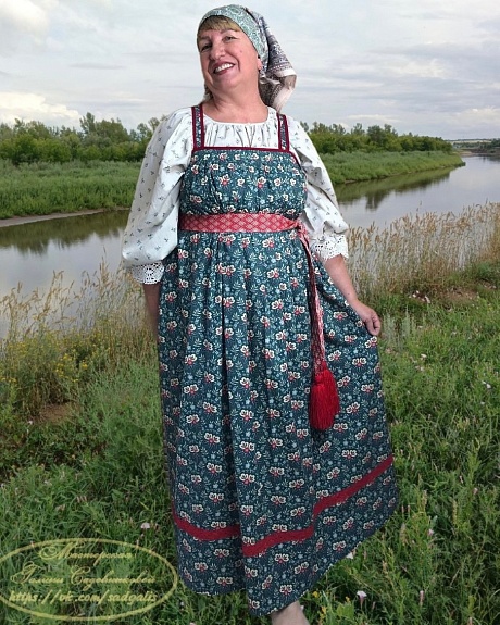 Наряд из поплина "Самоцветы - малахит" и сатина "Голубые бутончики"