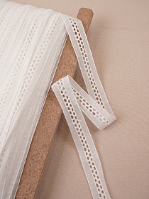 Шитье цв.молочно-белый (общая ширина 25мм, ширина вышивки 10мм) хлопок-100%, батист