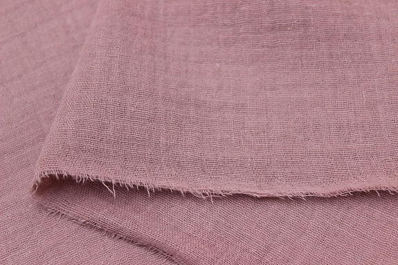 Муслин двухслойный с эффектом жатости цв.Розово-сиреневый флер, СОРТ2, ш.1.44м, хлопок-100%