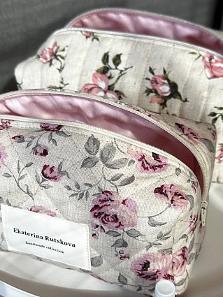 Косметичка из полульна "Миленькие розово-сиреневые розочки" 