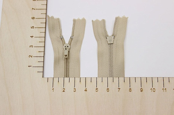 Молния юбочная (плательная) цв.телесно-бежевый, 16см