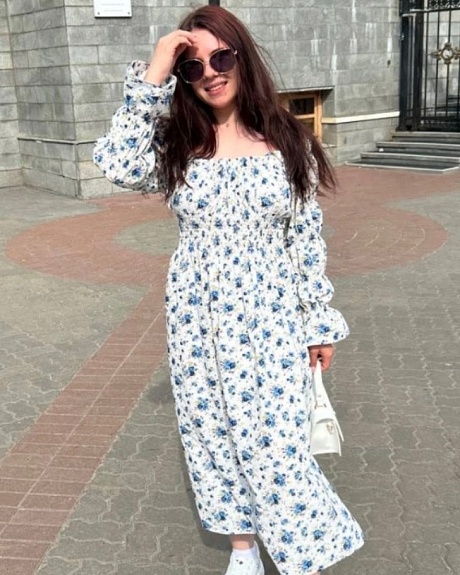 Платье из импортного хлопка "Синие букеты роз на белом"