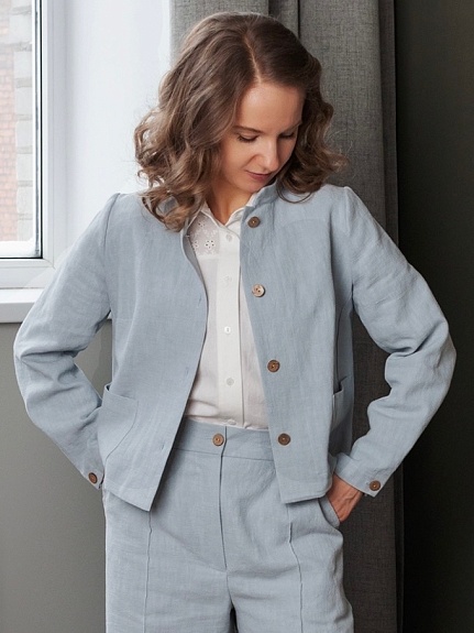 Костюм из крапивы в бирюзово-сером цвете