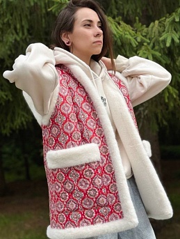 Жилет из Импортного хлопка "Восточные арабески" и искусственного меха