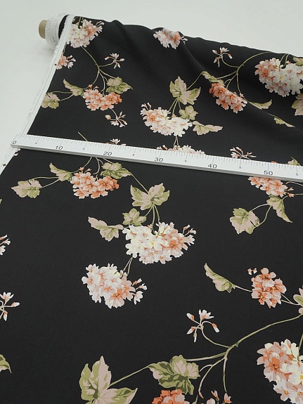 Штапель "Ароматная гортензия " цв.черный, ш.1.45м, вискоза-100%, 110гр/м.кв