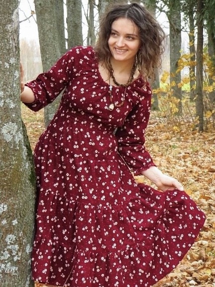 Платье из  Микровельвета "Ромашки на бордовом в точку"