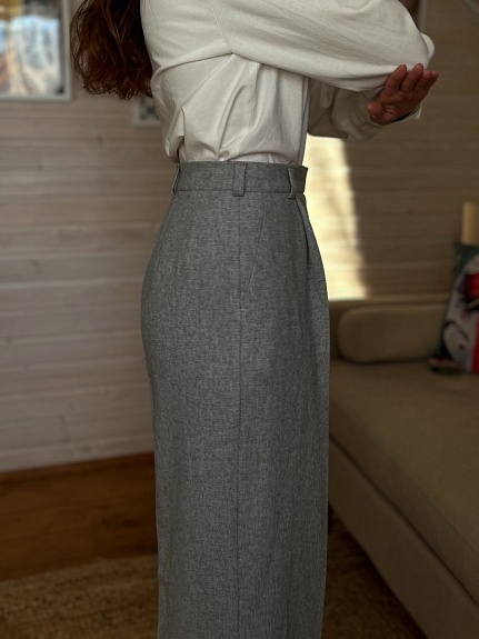 Костюм из шерсти в пепельно-сером цвете