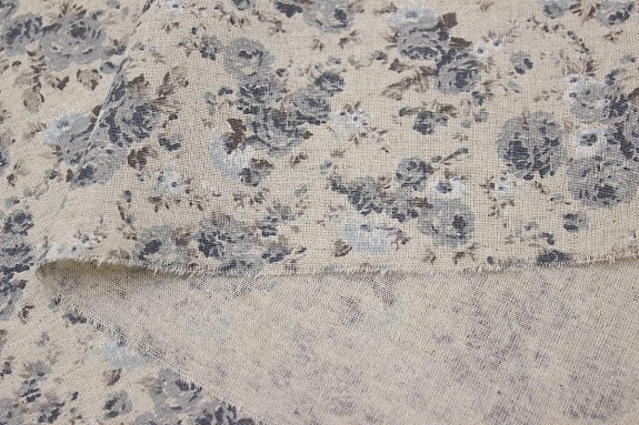 Полулен "Серо-голубые розочки" (на суровом), ш.1.5м, хлопок-70%, лен-30%, 140гр/м.кв