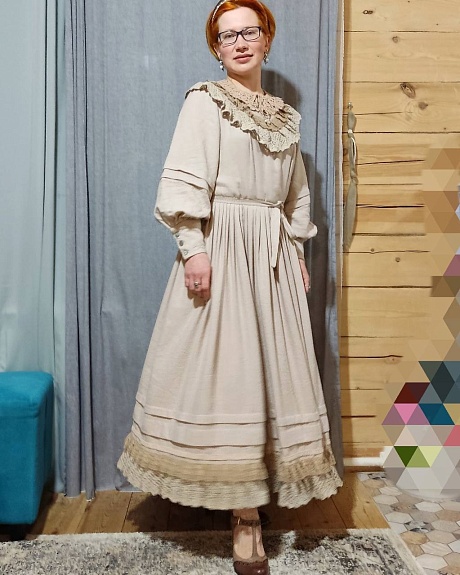 Платье льняное к кружевной отделкой