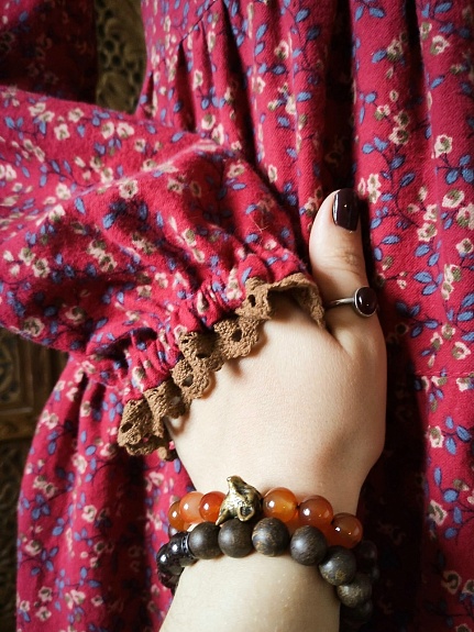 Платье из Теплого хлопка "Мелкие цветочки с веточками на малиновом"