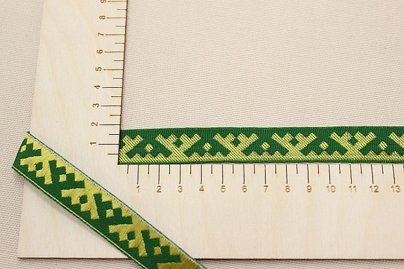 Жак.лента 18мм Светло-желтый оберег на зеленом