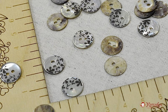 Пуговица перламутр, цветочный узор, 12мм, 2 отверстия