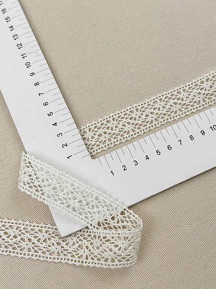 Кружево цв.ванильный, ш.27мм, хлопок-90%, п/э-10%, 10м, рис.101/2