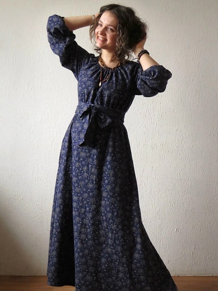 Платье из теплого хлопка "Мелкое соцветие на чернильно-синем"