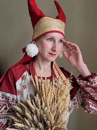 Кичка и платье из полульна