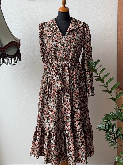 Платье из плательного хлопка "Ягодный плутишка" в черном цвете