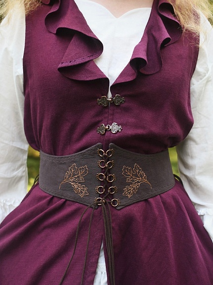 Льняное платье в цвете темная вишня