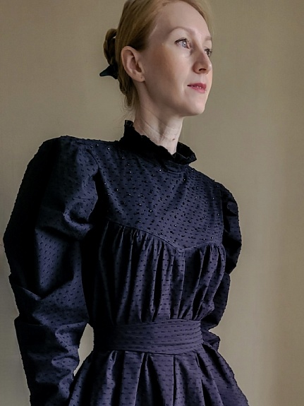 Платье из Фактурного хлопка "Шарики" в черном цвете