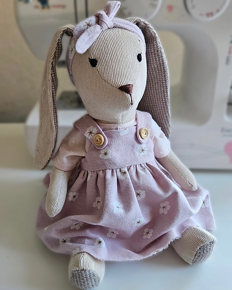 Интерьерная игрушка "Зайка" из микровельвета
