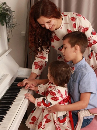 Платья из полульна "Снегири"